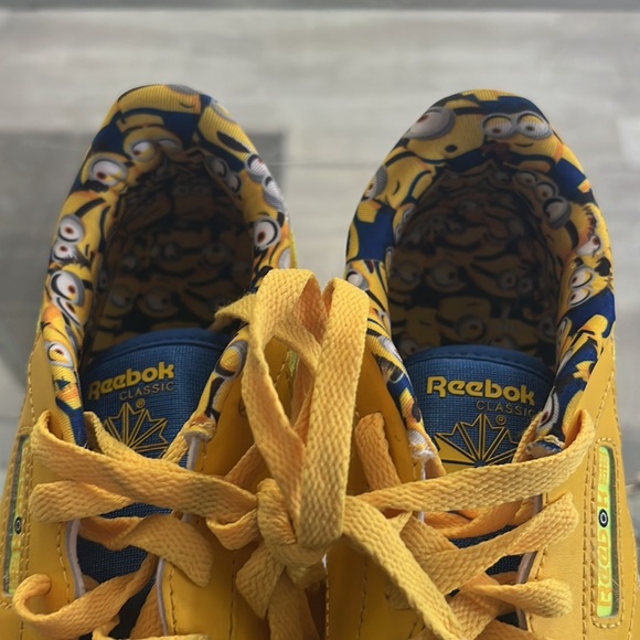 Adorable Reebok minion print shoes - Picture 3 of 5